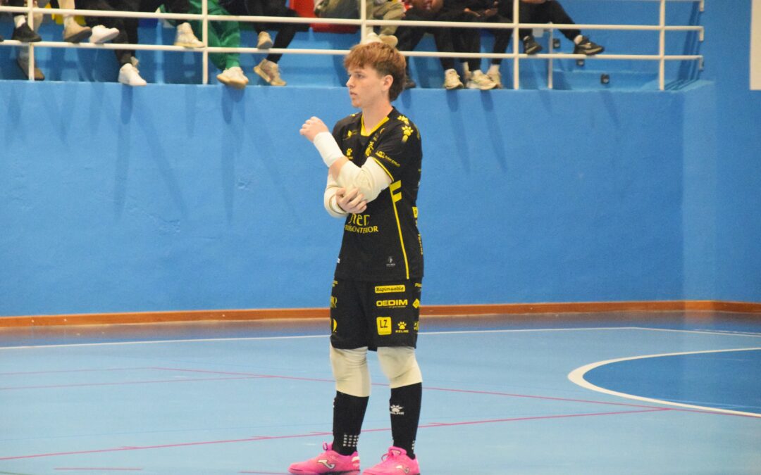 Roberto debuta con el primer equipo del Jaén Paraíso Interior FS