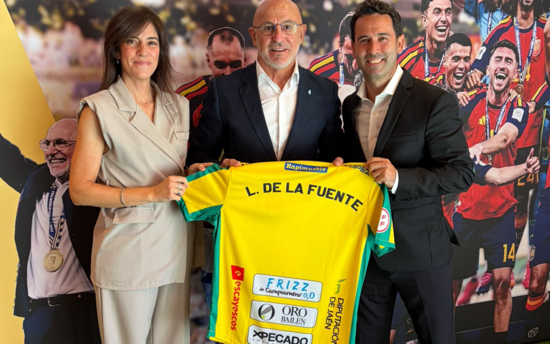 Luis de la Fuente, seleccionador campeón del mundo, ya viste de amarillo